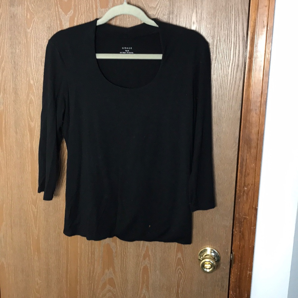 Scoop-neck Black 3/4 sleeve shirt